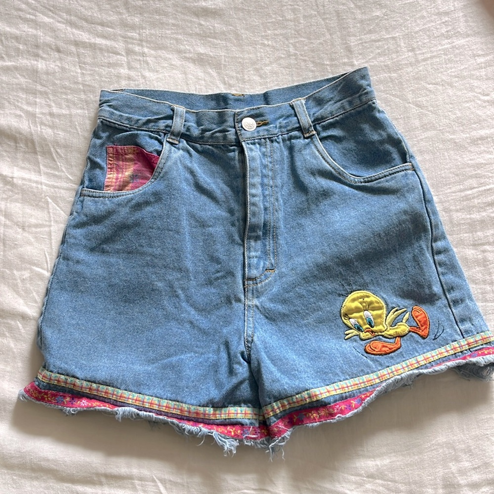 Looney Tunes Tweety Bird Shorts